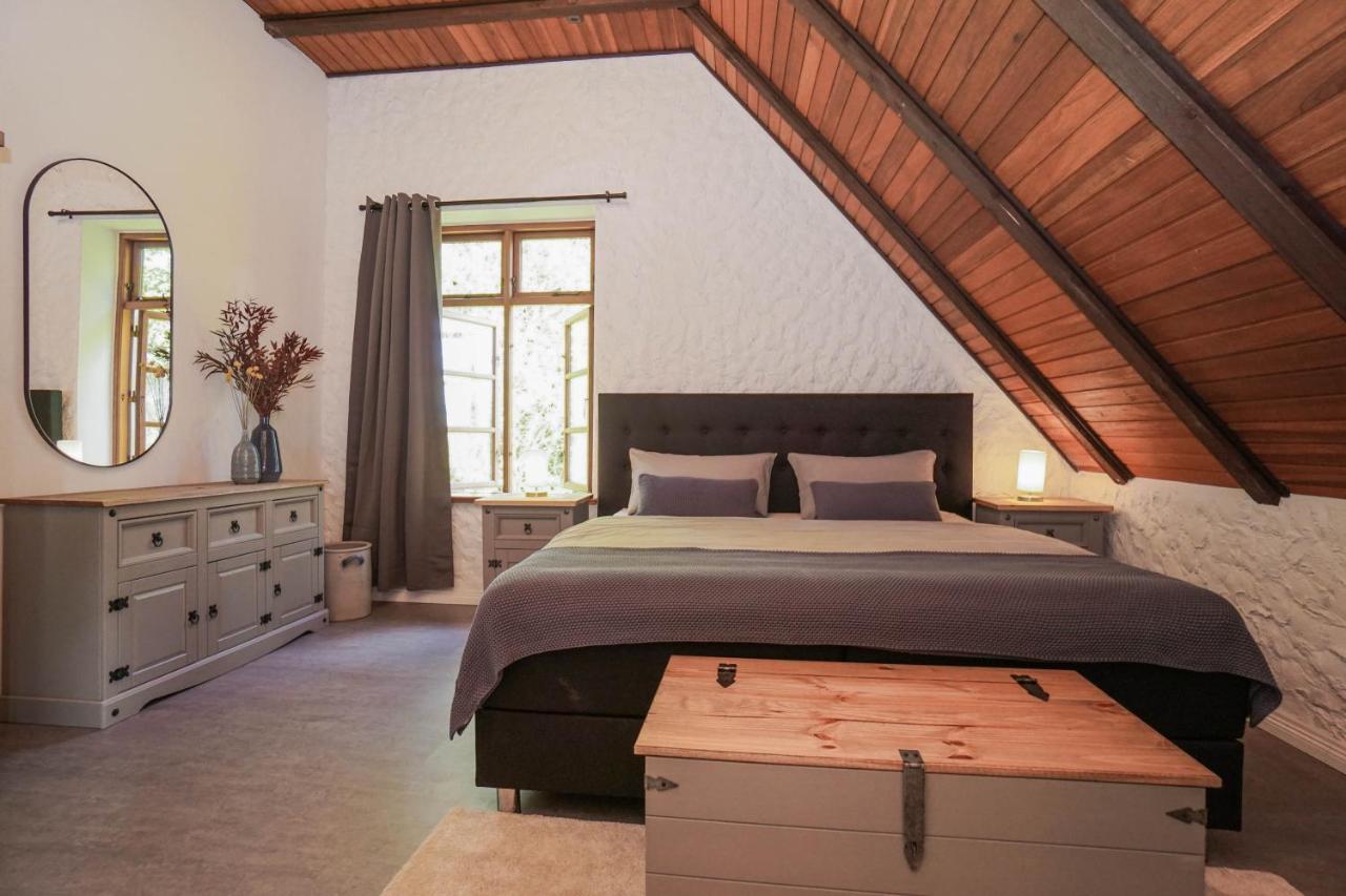 Ruhe unter Reet - Haus mit Sauna&Kamin im Grünen Gnarrenburg Exterior foto